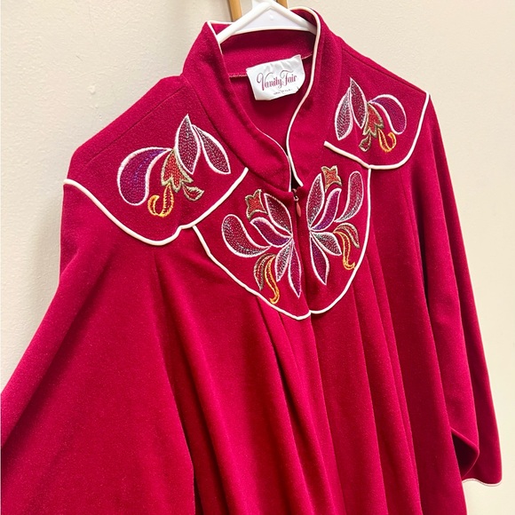 60s-70s Vintage 🌺 Vanity Fair Floral Embroidered Fleece Robe - Picture 2 of 4